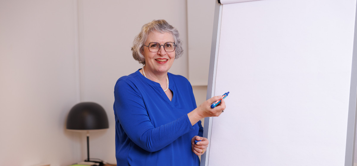 Führung Birgit Nüchter am Flipchart